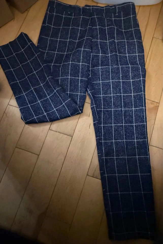 Brand new 3 pieces meds suit. Fits like a size large - photo 3