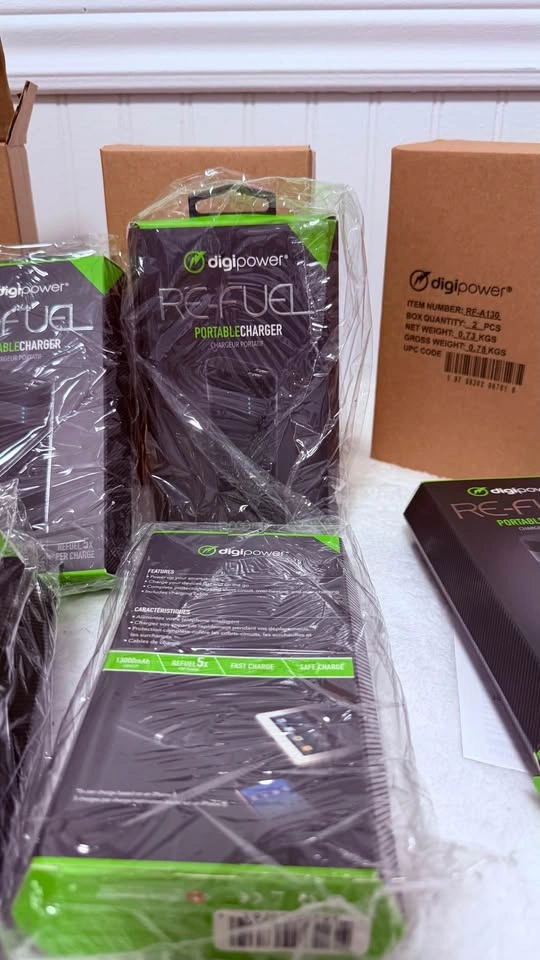 Digipower RE-FUEL 13000mAh Portable Charger – Fast Charging Powe - photo 2
