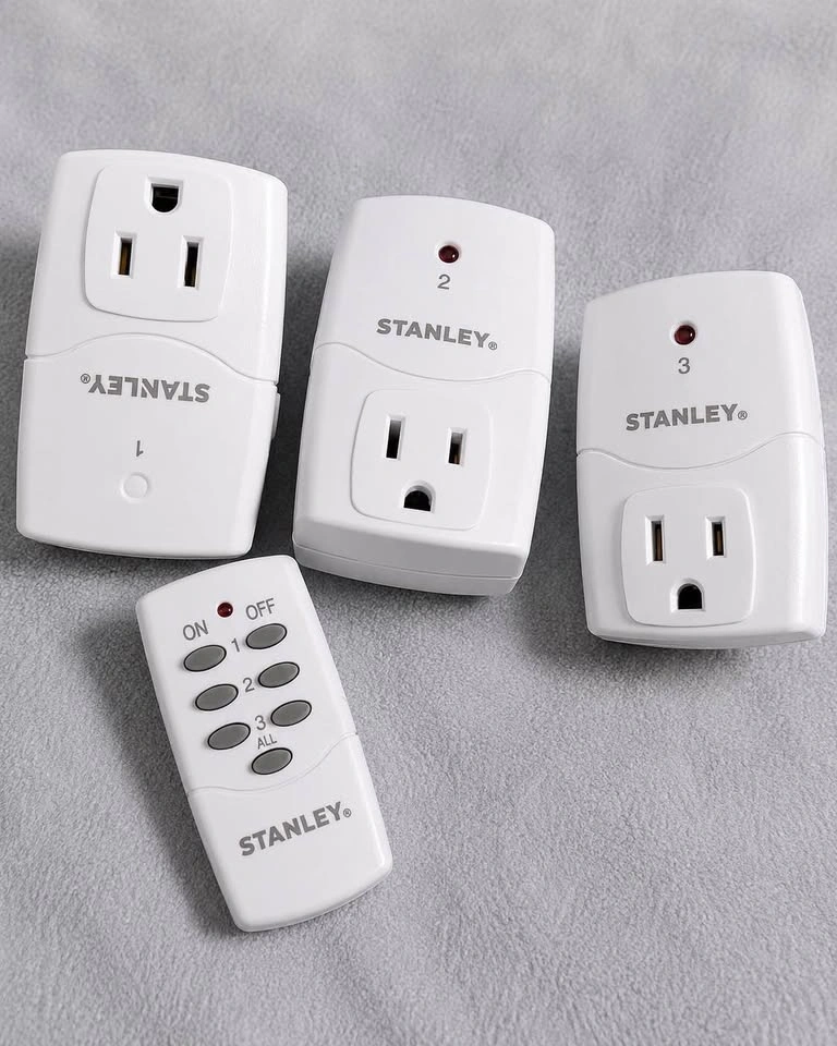 STANLEY Wireless Remote System 3 Outlets 1 Remote control - photo 2