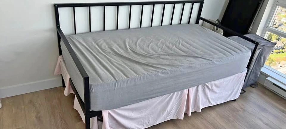 ZINUS Twin Daybed with Trundle + 2 Mattresses – Like New