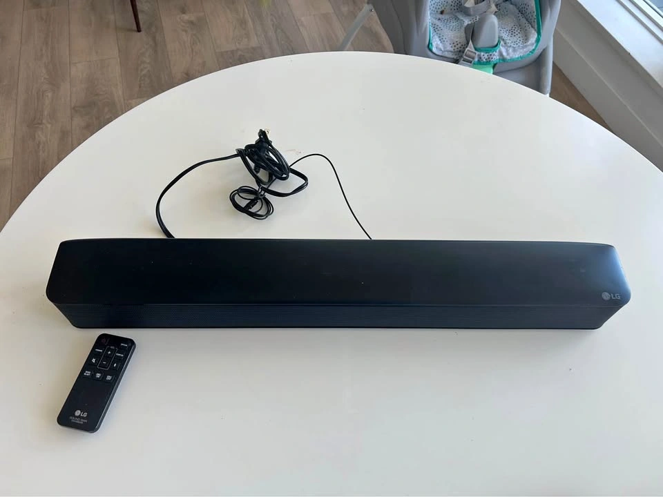 LG Soundbar + Wireless Subwoofer – Excellent Condition