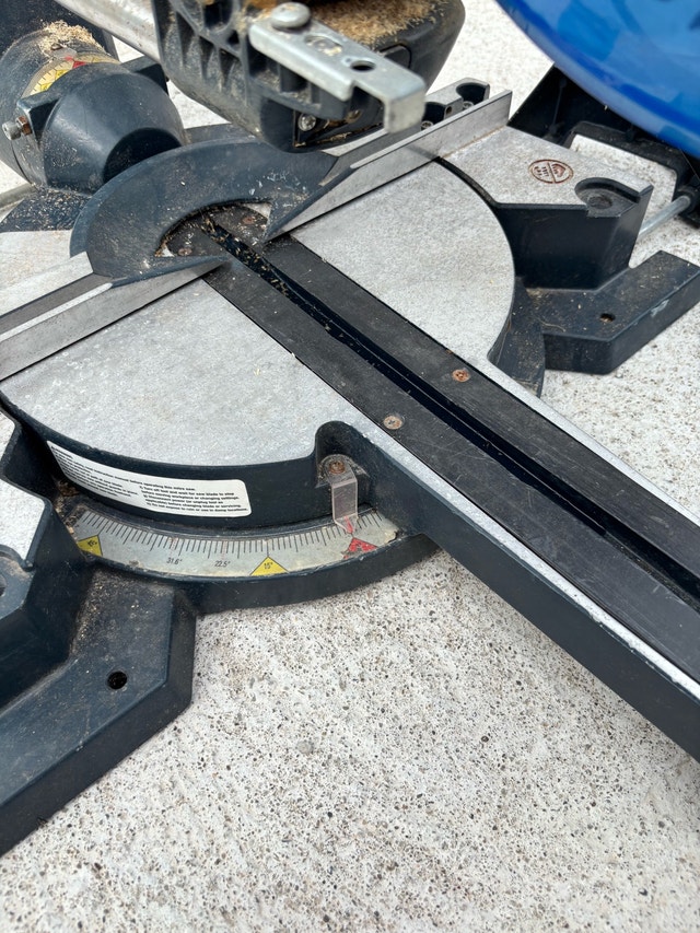 Large Compound Sliding Mitre Saw 10” 15Amp - photo 5