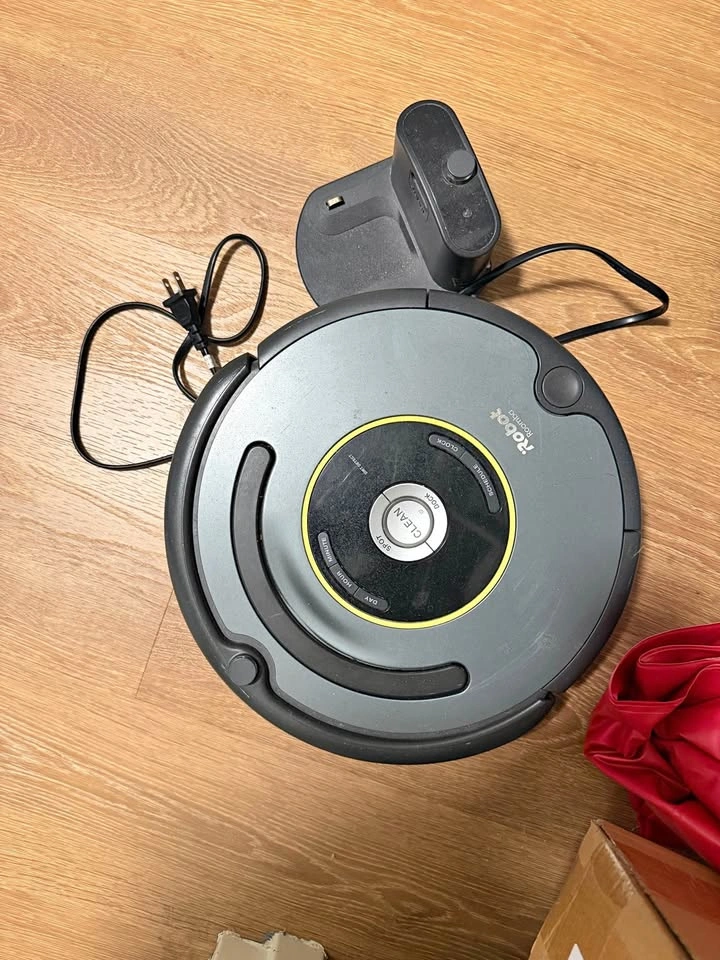 iRobot Roomba Vacuum with Charging Dock