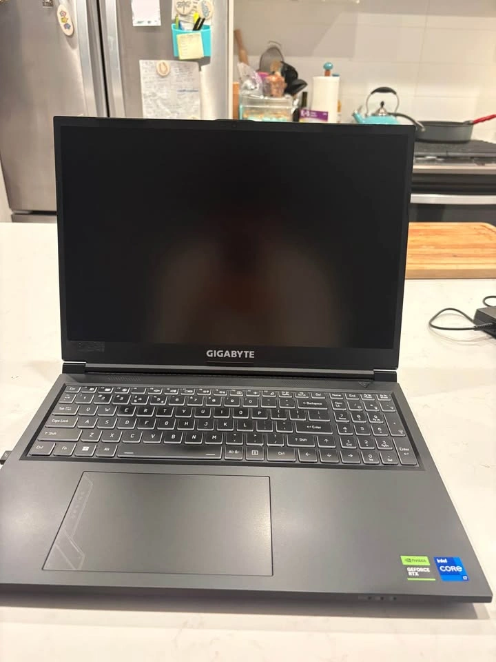 Gigabyte G6 4060 8GB Gaming Laptop NEES GONE - photo 2