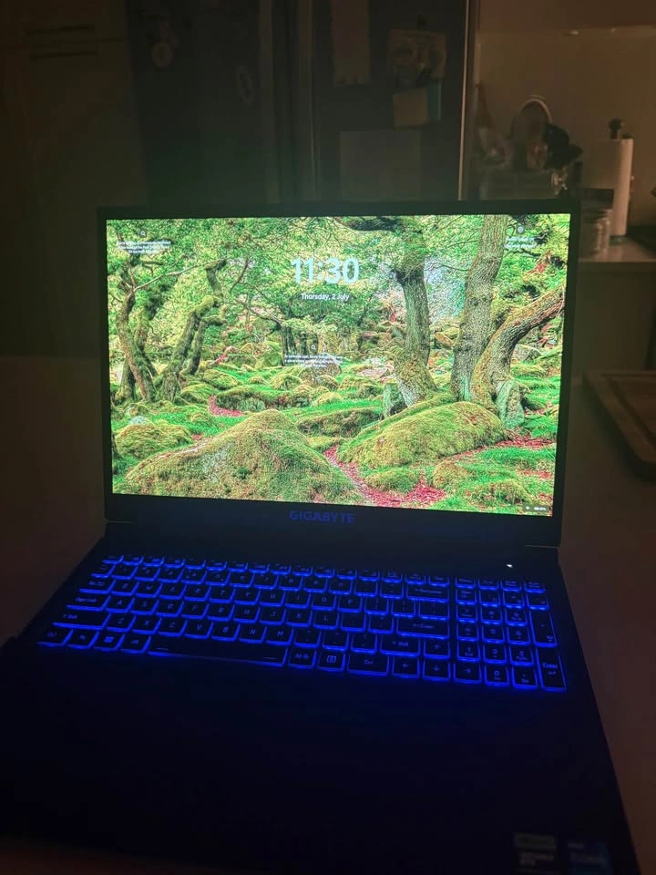 Gigabyte G6 4060 8GB Gaming Laptop NEES GONE - photo 3