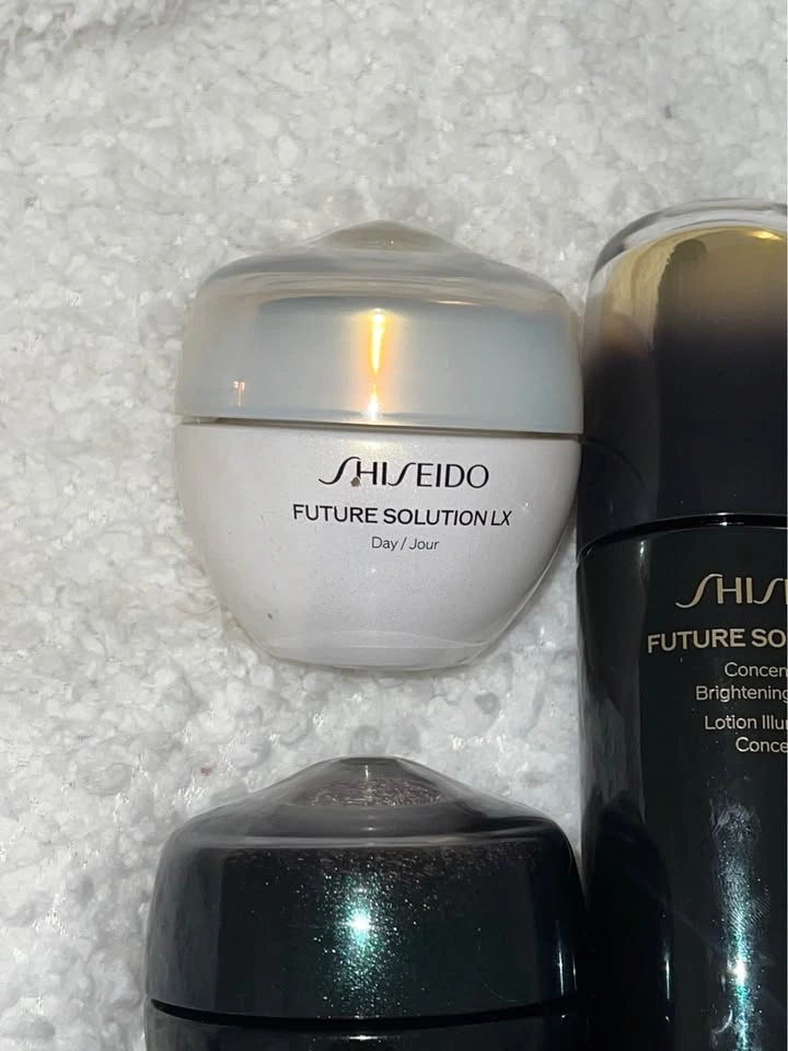 Shiseido Future Solution LX skincare bundle - photo 3