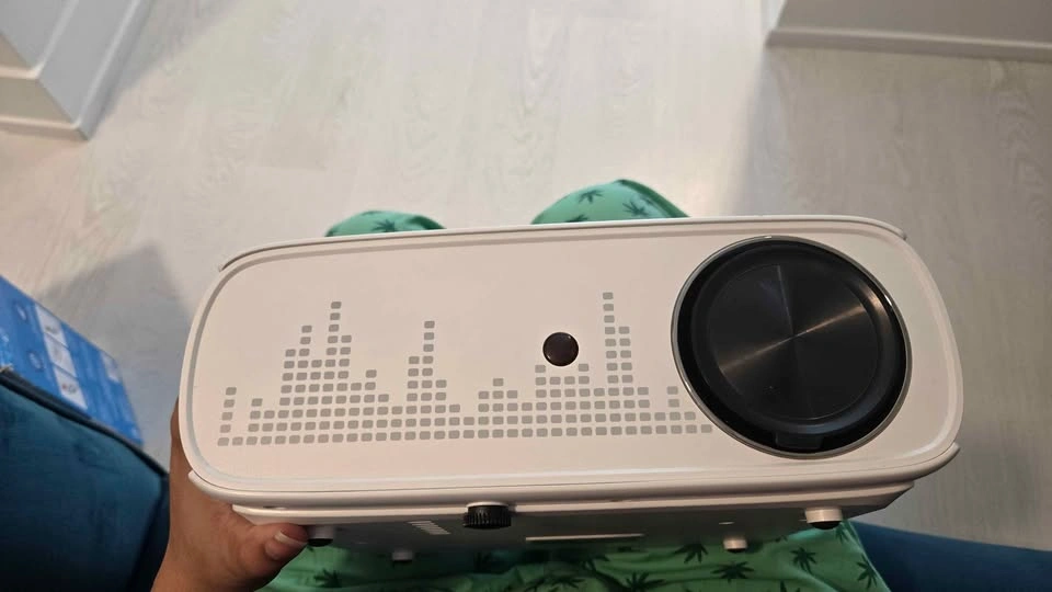 GROVIEW Projector- open to negotiate - photo 4