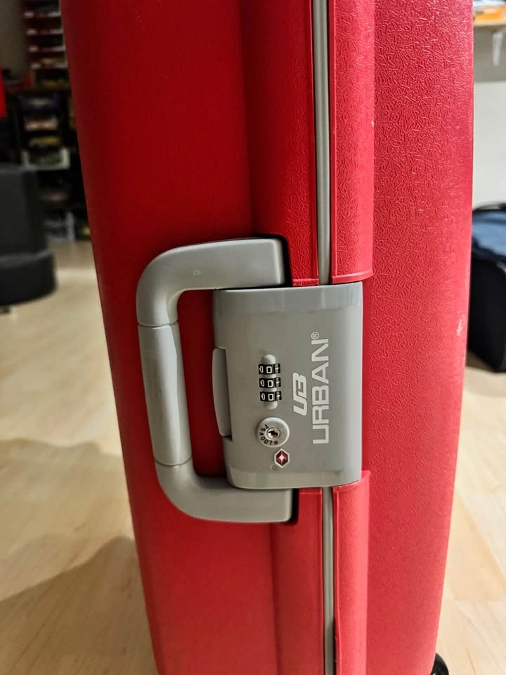 Urban Red Hardside Spinner Suitcase - photo 2