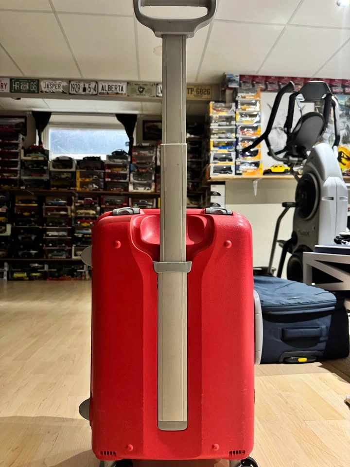 Urban Red Hardside Spinner Suitcase - photo 3