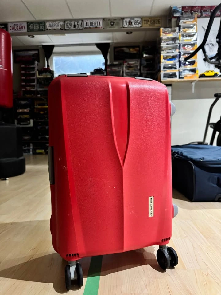 Urban Red Hardside Spinner Suitcase - photo 4