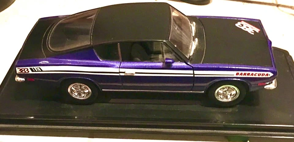 1969 Plymouth Barracuda 383 1/18 scale model - photo 2