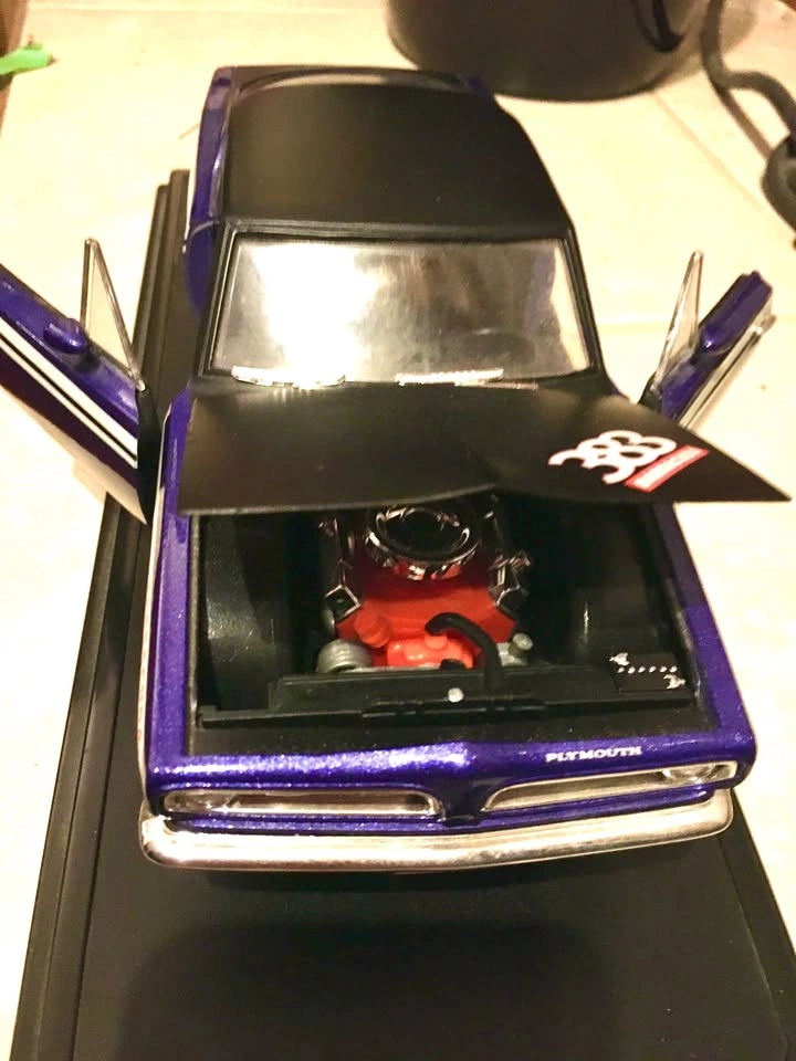 1969 Plymouth Barracuda 383 1/18 scale model - photo 3