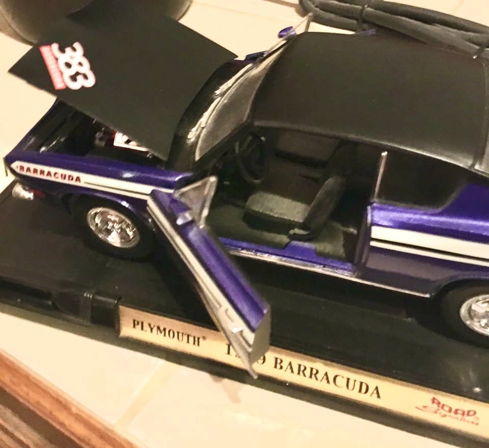 1969 Plymouth Barracuda 383 1/18 scale model - photo 4