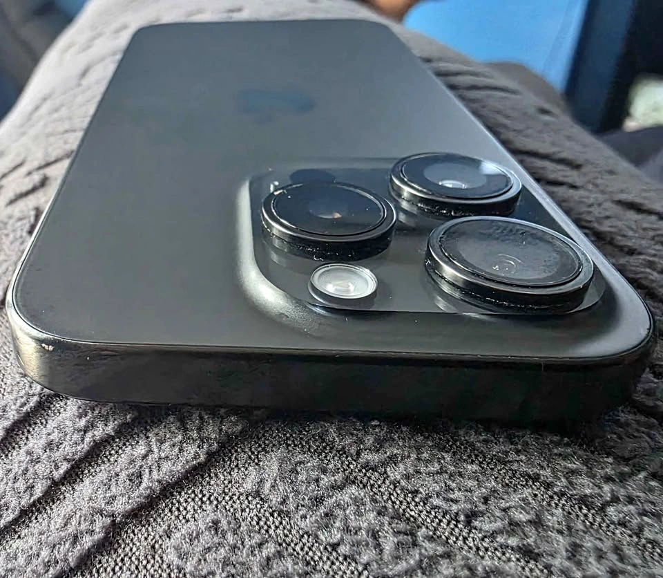 Apple iphone 15 pro Titanium Black