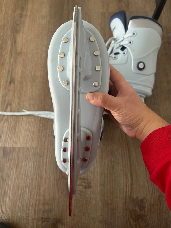 Female ice skates size 6.5 - photo 3