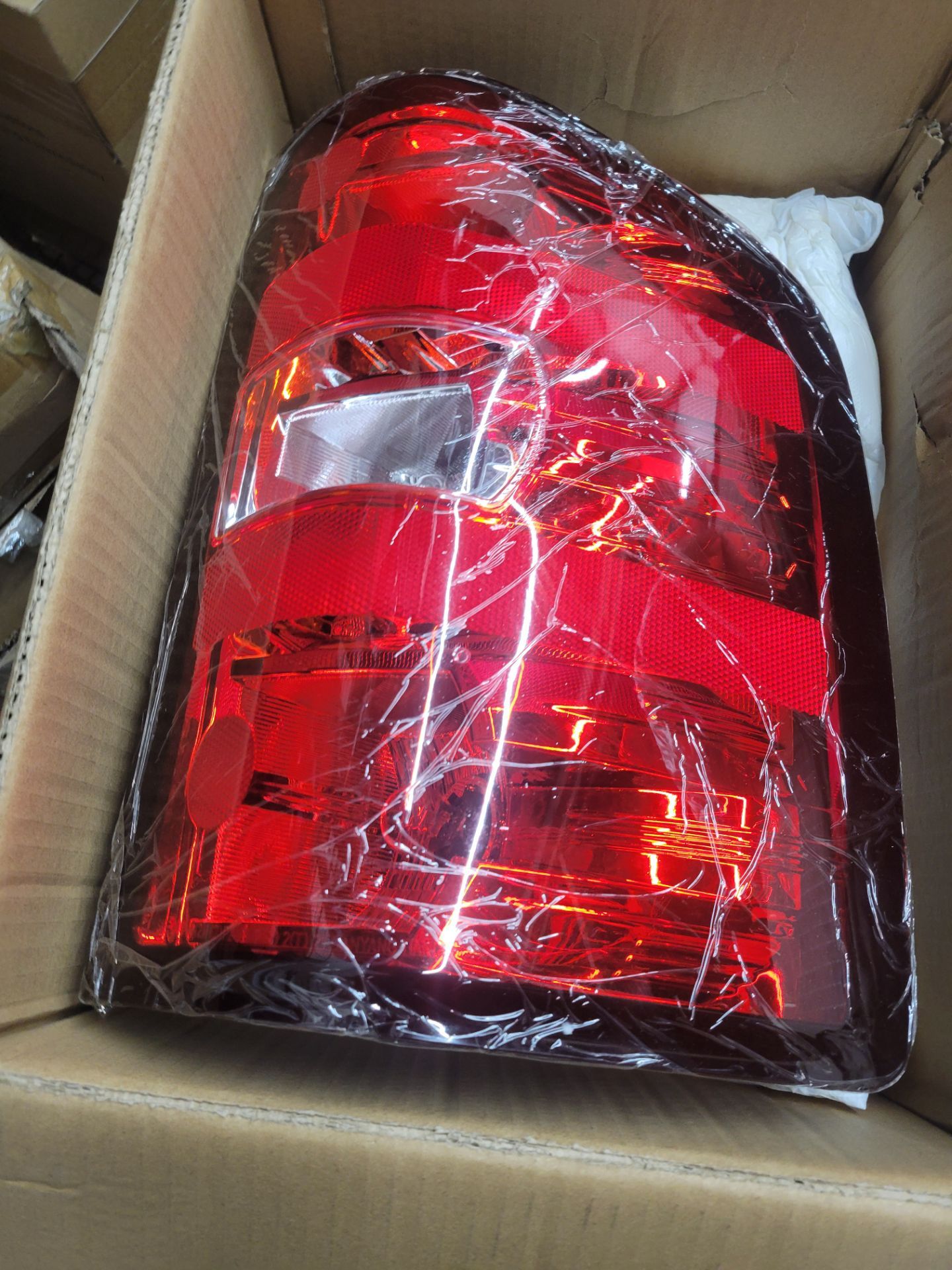 2007–2013 Chevy Silverado GMC Sierra Tail Light / HAVE BOTH SIDE