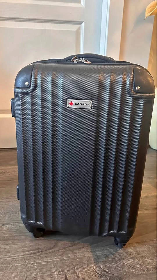 Canada Brand Hardside Spinner Suitcase