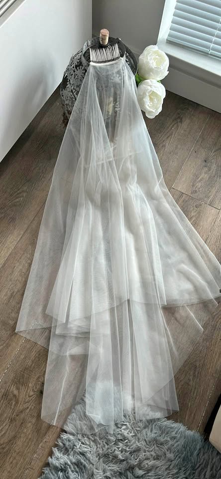 Soft white blusher Veil fingertip