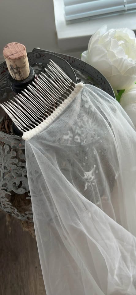 Soft white blusher Veil fingertip - photo 2