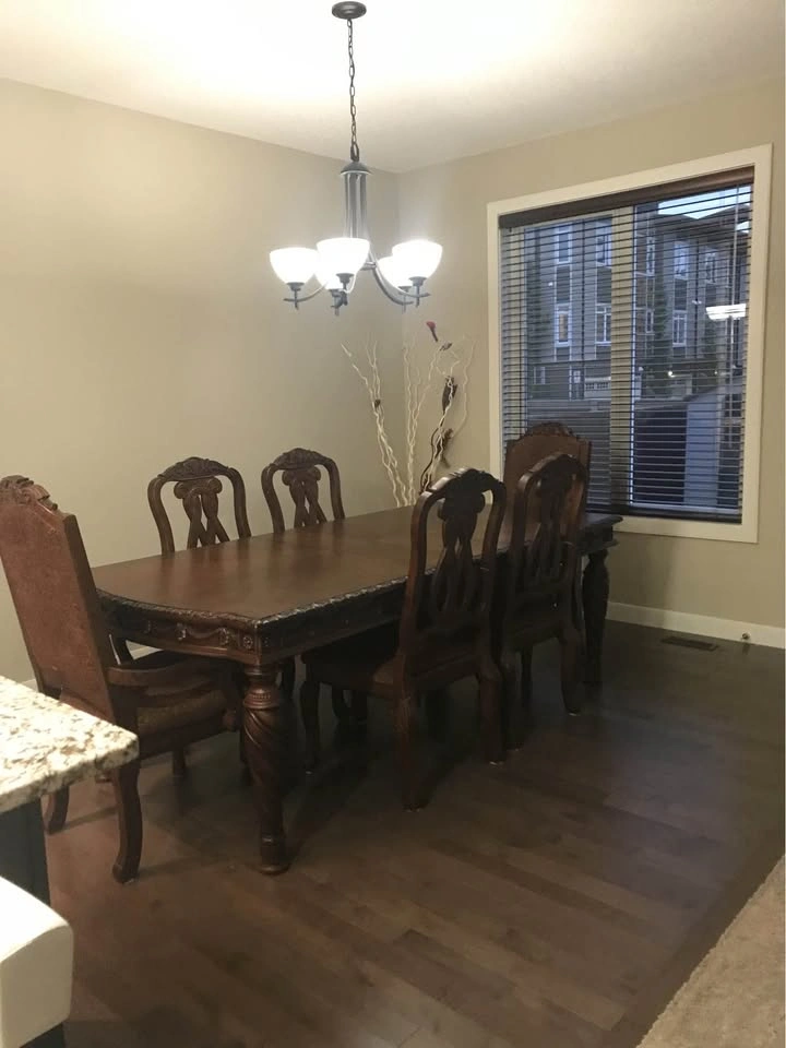 Ashley North Shore Traditional Extendable Dining Table Set - photo 5