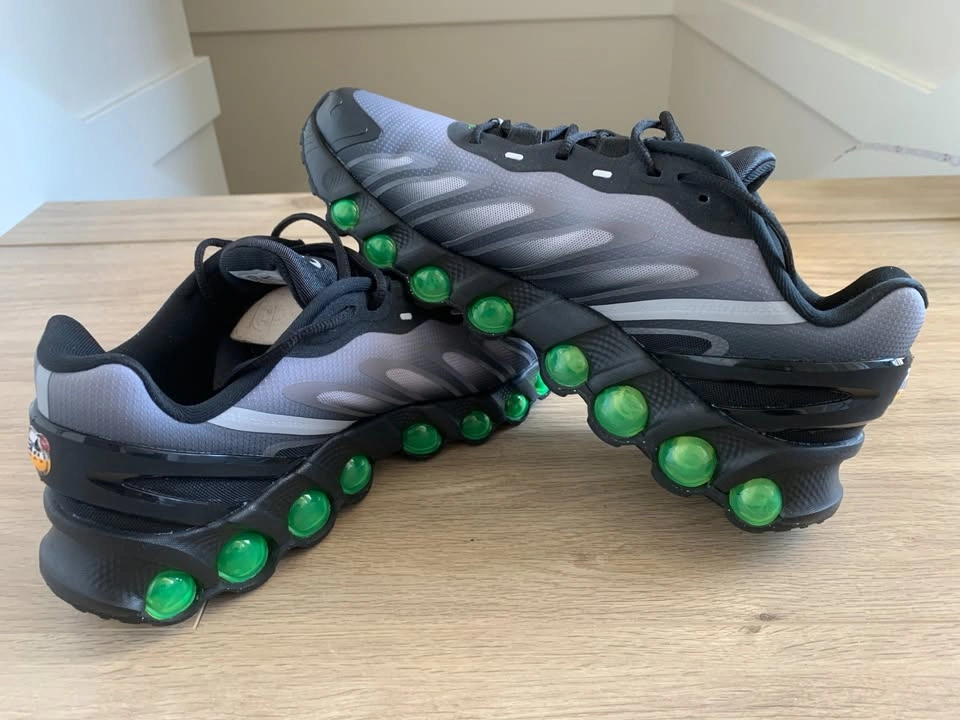 Brand New Nike Men's Air Max Dn8 Black Volt Running Shoes - photo 3