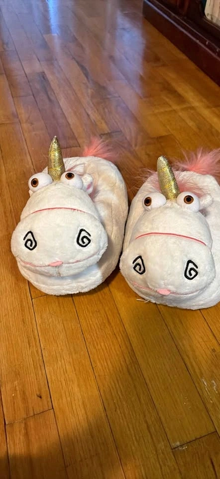 Despicable Me Fluffy Unicorn slippers - Official Universal Studi