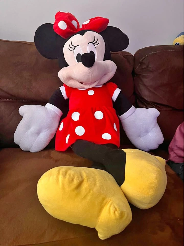 Minnie Mouse - 4 feet tall