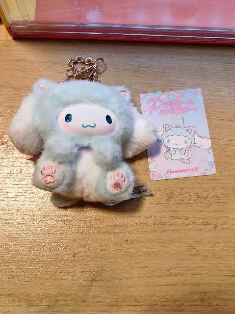 Peek a meow Cinnaminroll