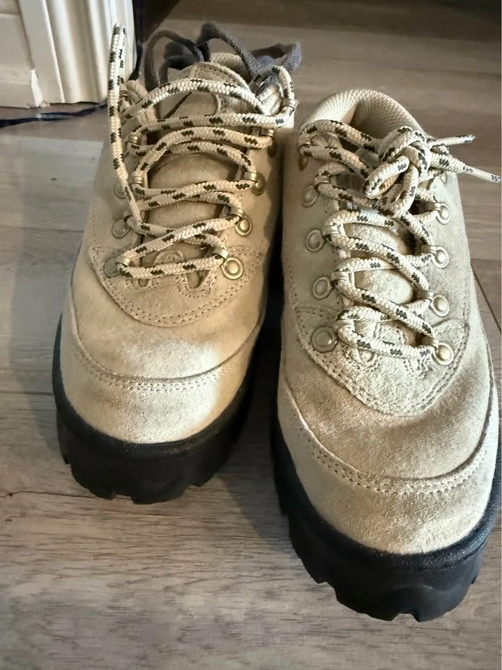 Nike Hiking Boots - photo 2
