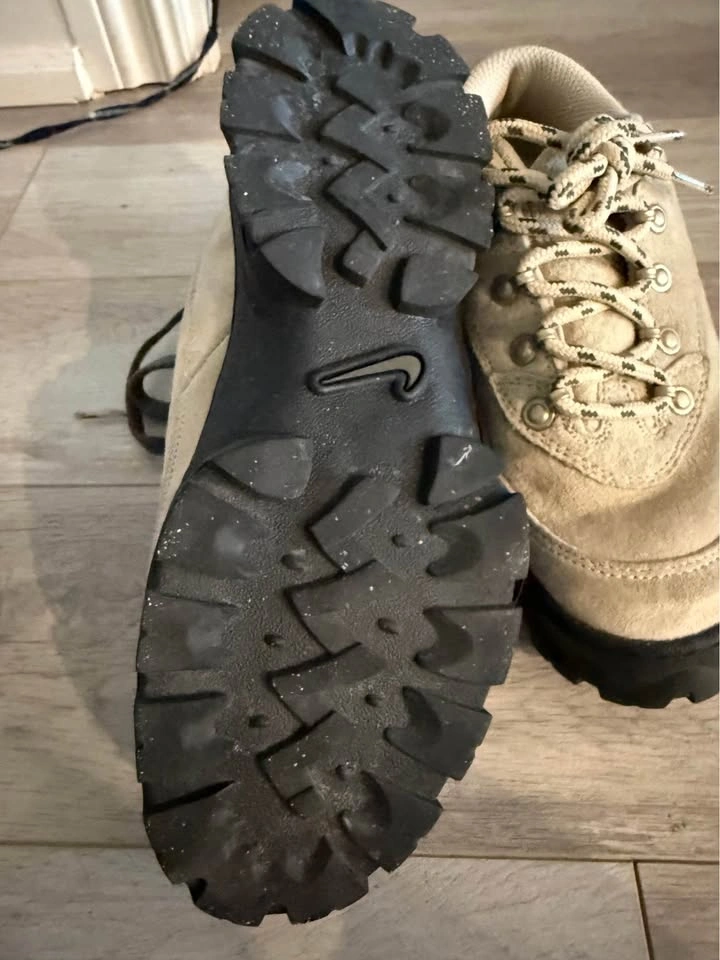 Nike Hiking Boots - photo 4