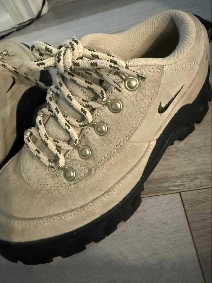Nike Hiking Boots - photo 5