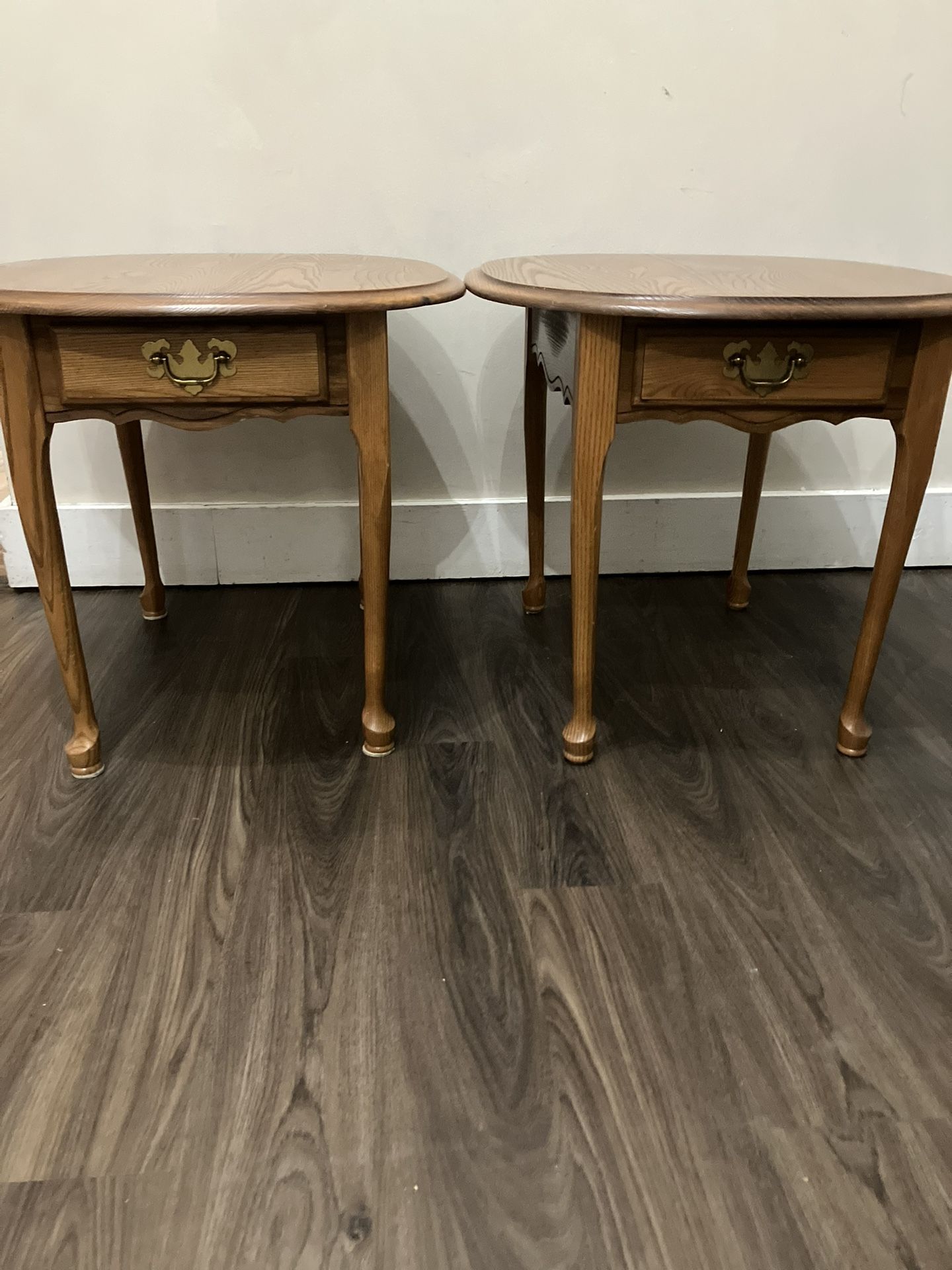 Vintage Solid Oak End Tables – Matching Pair – Queen Anne Style