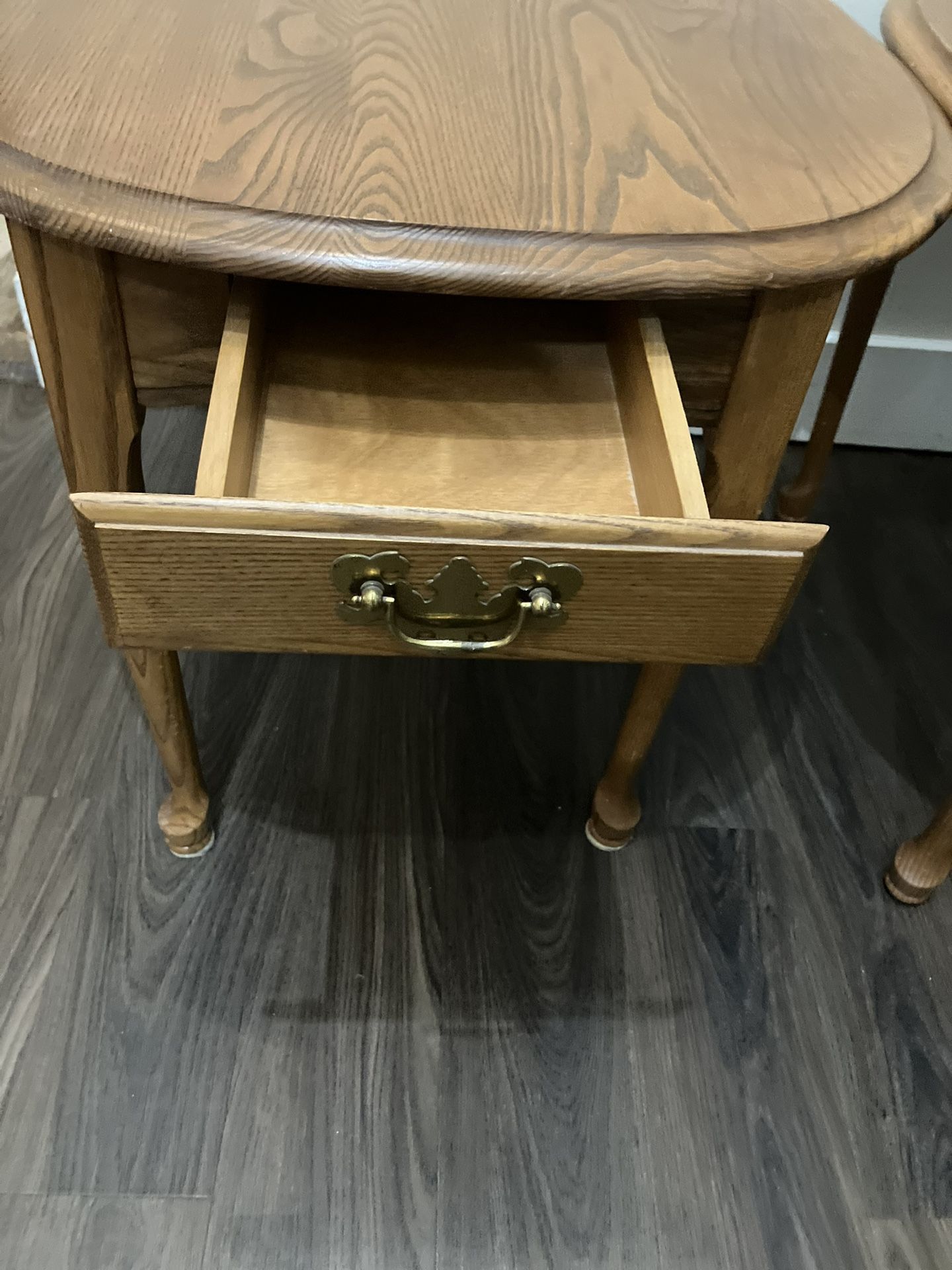 Vintage Solid Oak End Tables – Matching Pair – Queen Anne Style - photo 2