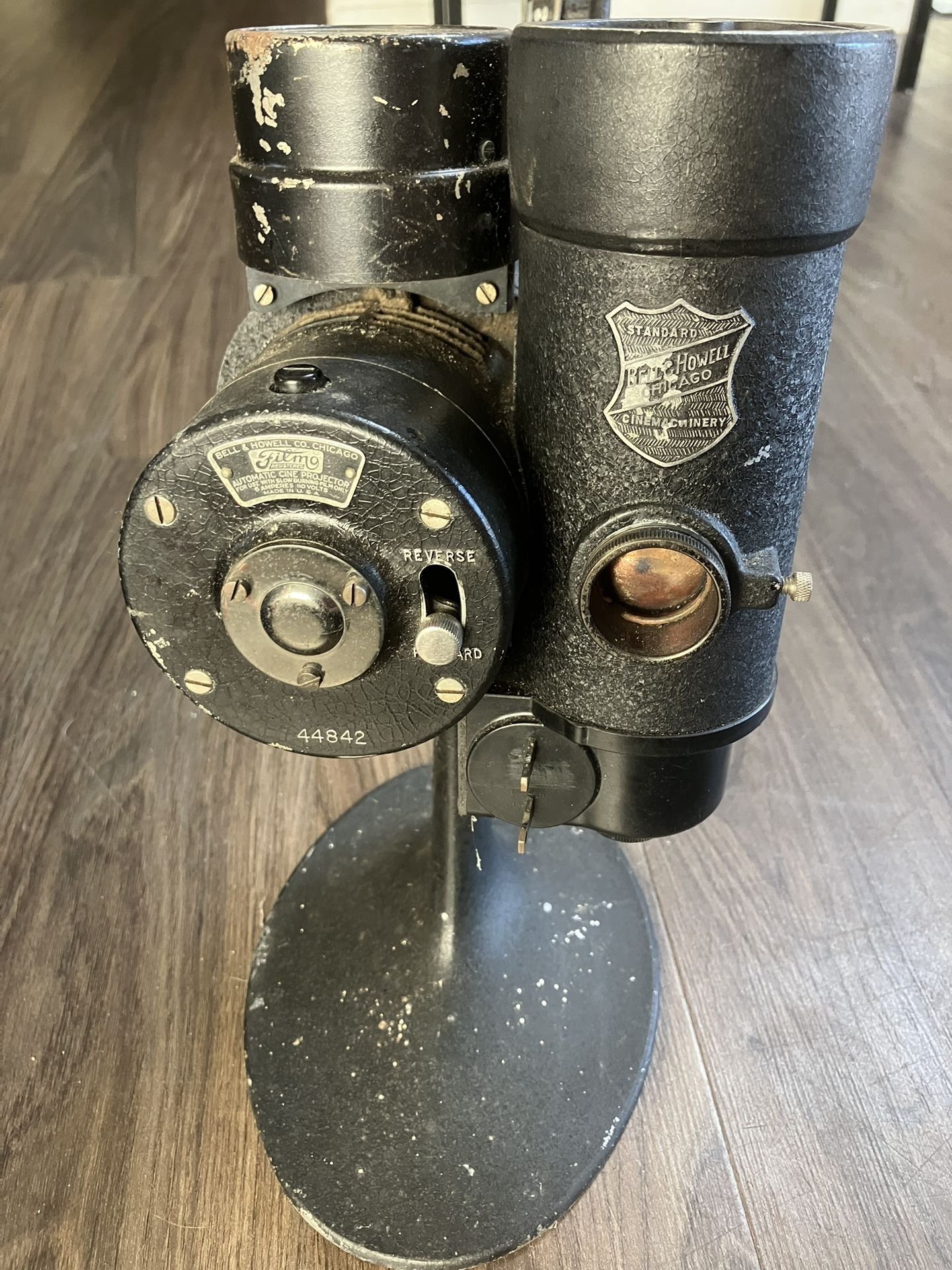 Vintage Bell & Howell Filmo 476 Cine Projector – 1920s – With Ca