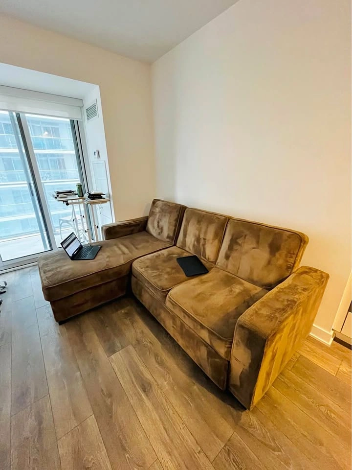 Brown Sectional Sofa + pull out bed