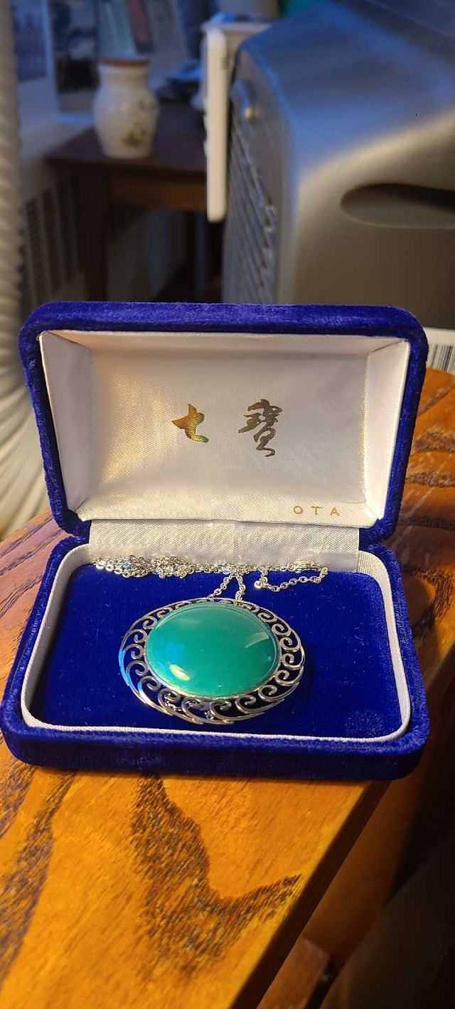 Green Stone Pendant Necklace or brooch