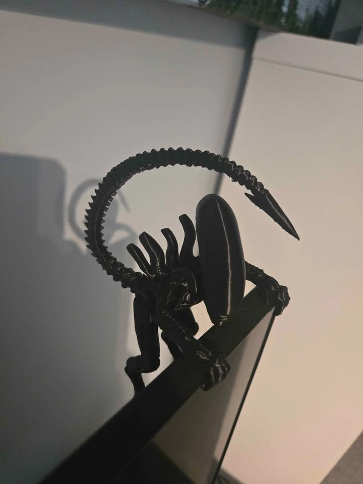 Xenomorph Alien monitor hanger - photo 2