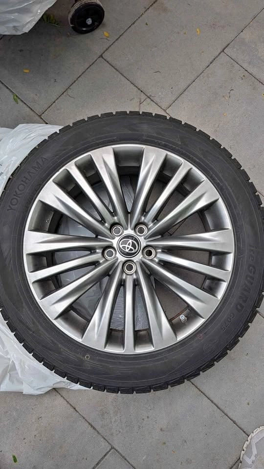 20 Inch Toyota Highlander Platinum Wheels & Winter Tires