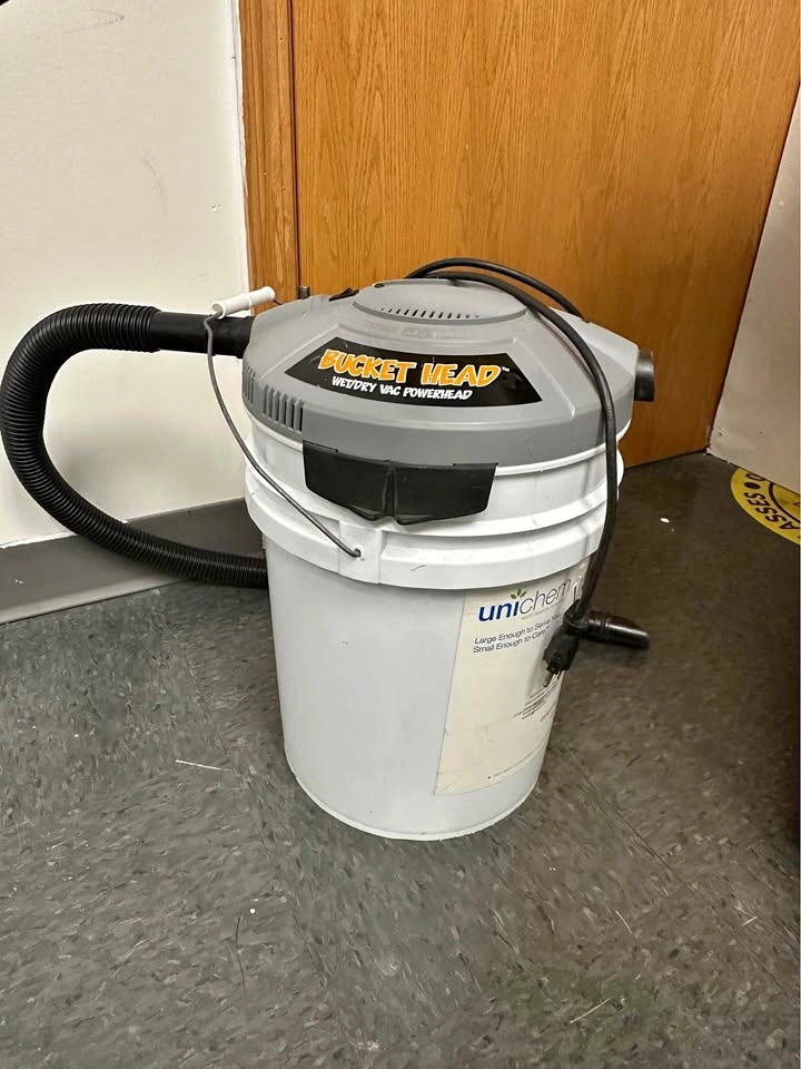 Bucket head dry wet vacuum
