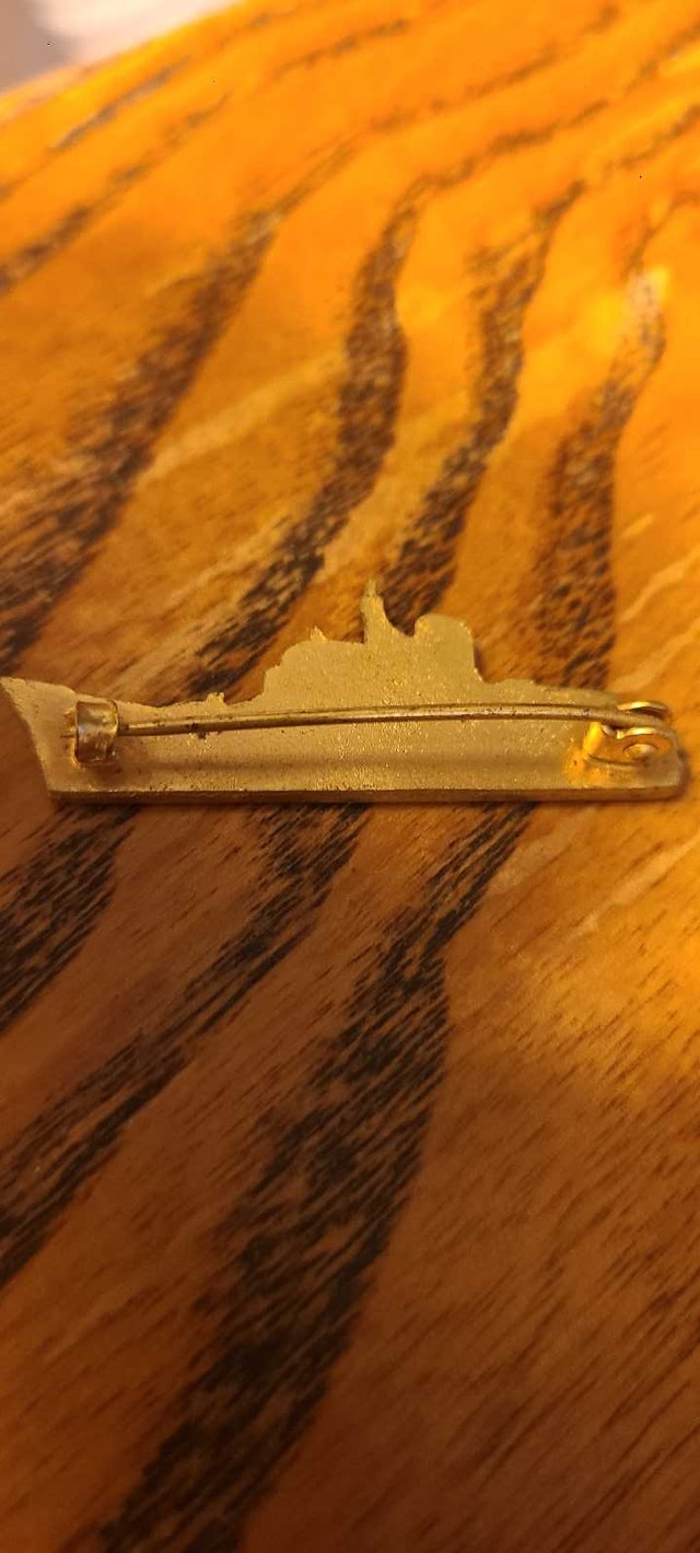 RMS Franconia Ship Pin (1966) - photo 2