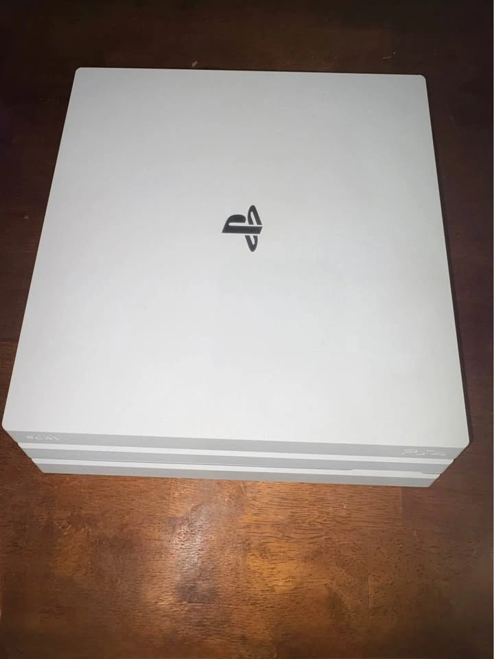 PS4 Pro - photo 2