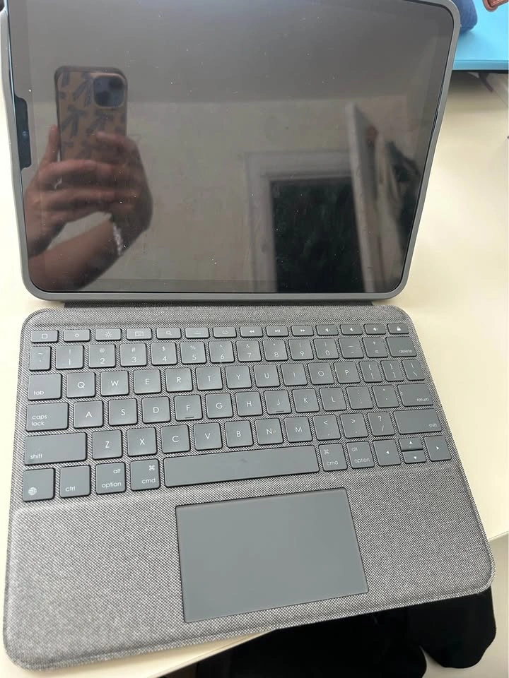 64GB 5th Gen Apple iPad Air with Keyboard Case and Pencil - photo 2