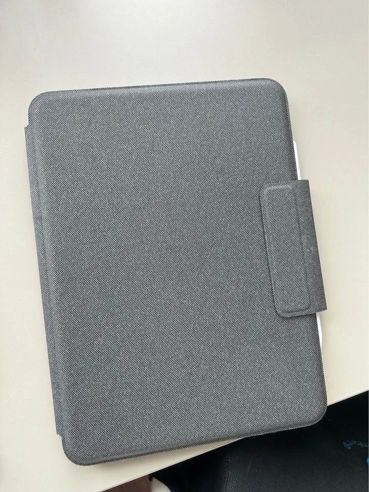 64GB 5th Gen Apple iPad Air with Keyboard Case and Pencil - photo 3