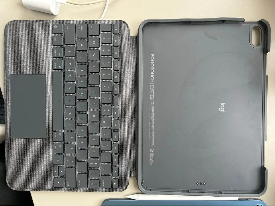 64GB 5th Gen Apple iPad Air with Keyboard Case and Pencil - photo 5
