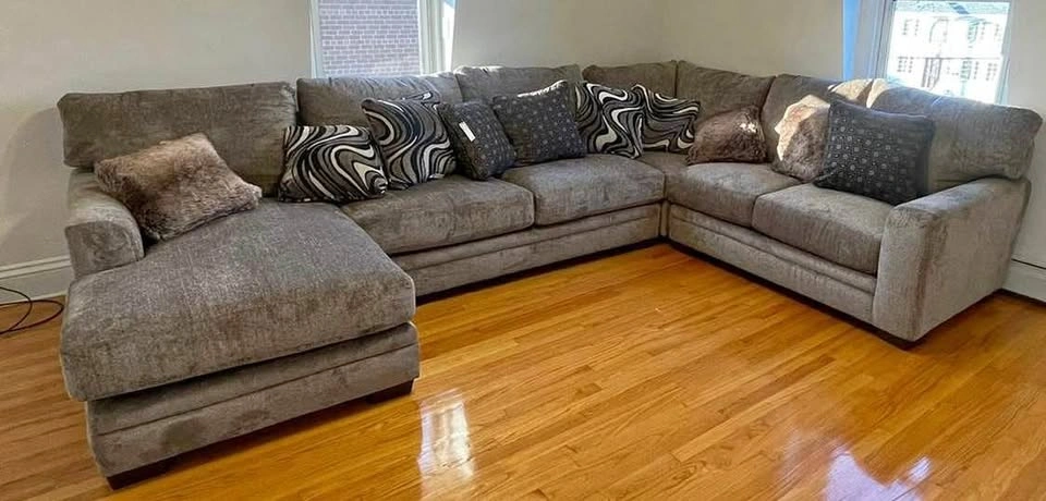 U shape Sofa grey BOB furniture was 2500$