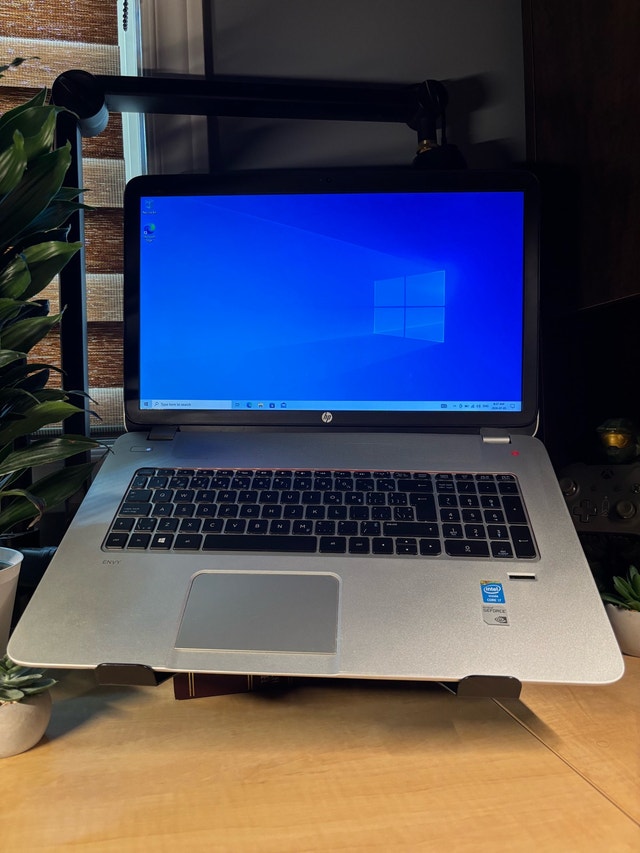 17.3” HP Laptop – i7, 16GB RAM, 500GB SSD