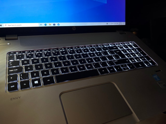 17.3” HP Laptop – i7, 16GB RAM, 500GB SSD - photo 3
