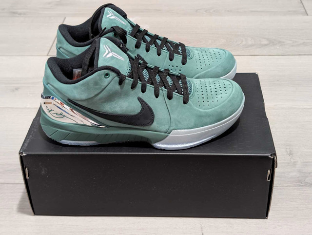 DS Nike "Girl Dad" Kobe 4 - Size 7M