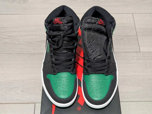 Air Jordan "Pine Green 2.0" 1 Retro High - Size 9.5 image indicator(2)