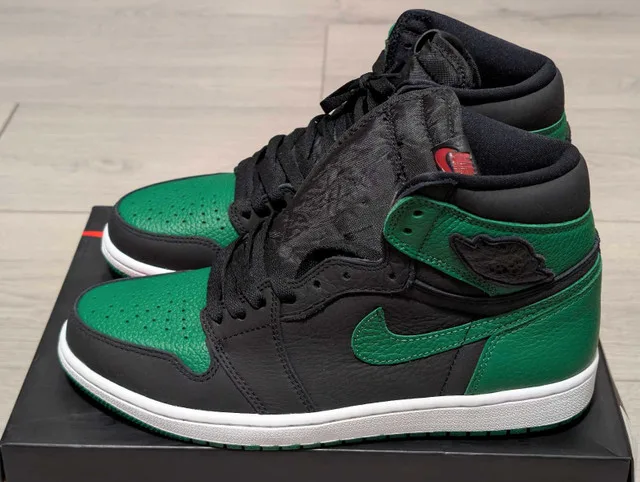 Air Jordan "Pine Green 2.0" 1 Retro High - Size 9.5 image indicator(3)